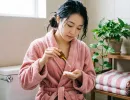 3 капли на ватный диск — и за бачок: туалет благоухает как в дорогом отеле без всяких освежителей — лайфхак умных хозяек