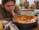 Шарлотка в духовке пышная, а через 5 минут – блин: одна ошибка заставляет пирог опадать