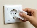 3 капли на ватный диск - и розетки с выключателями как белая фата невесты:  желтизны и черноты нет