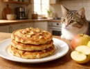 Смешала тертые яблоки с яйцом и сахаром - и на сковороду: к чаю подаю оладьи - нежнее пончиков и ни грамма дрожжей