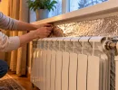 Повесили фольгу за батарею, чтобы утеплить комнату? Наконец дали ответ можно ли так делать