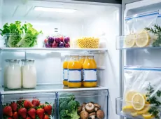 Как наступают холода, перевожу холодильник на "зимний" режим: иначе продукты испортятся