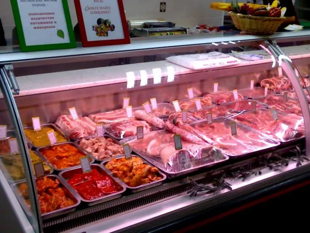 Натуральная первозданность сырых кусков мяса на прилавках является несбыточной мечтой