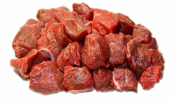 Мясо — обязательный продукт в рационе собаки