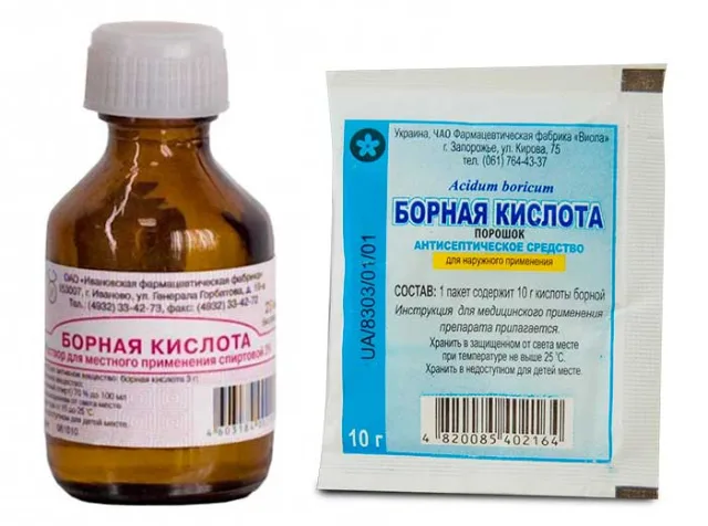 Борную кислоту эффективно использовать при очистке глаз питомца