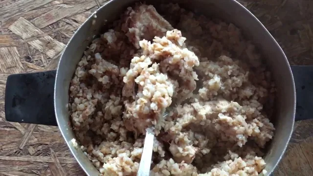 В каши можно добавлять сразу несколько продуктов для повышения их питательности