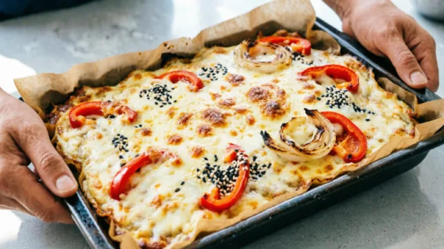 Запеканка-лентяйка из капусты и с сырной корочкой - смешала всё в миске и отправила в духовку