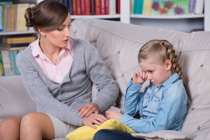 В случае затяжной депрессии у ребенка рассмотрите вариант обращения к психологу