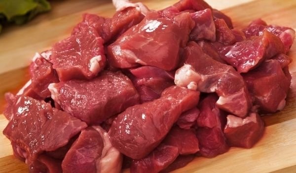 Мясо – основа питания собаки